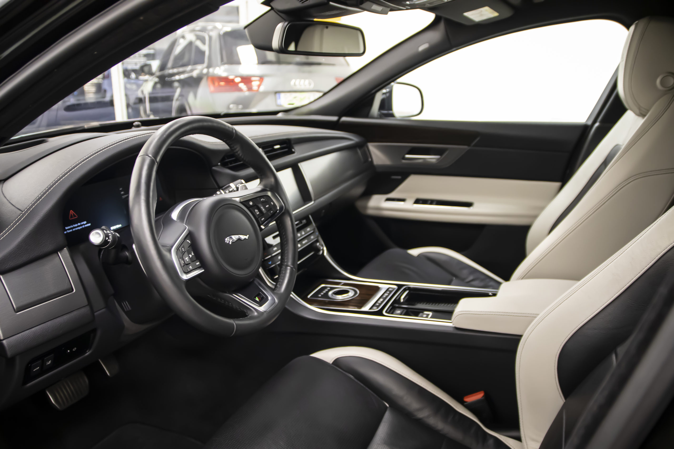 Interior Jaguar XF 3.0 r-sport