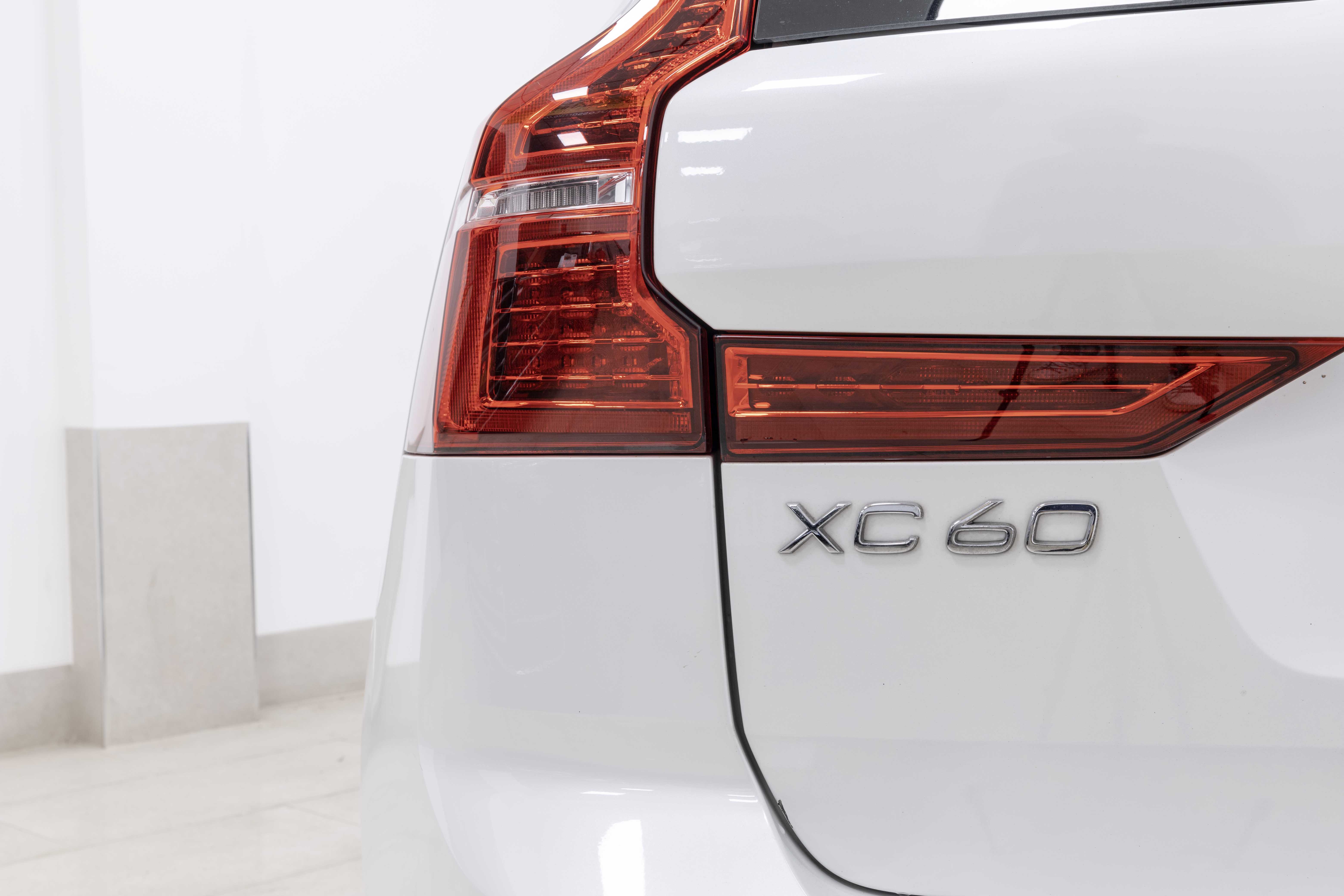 Volvo XC 60 ocasion T-5 2.0 250 Cv AWD R-Desing AT8