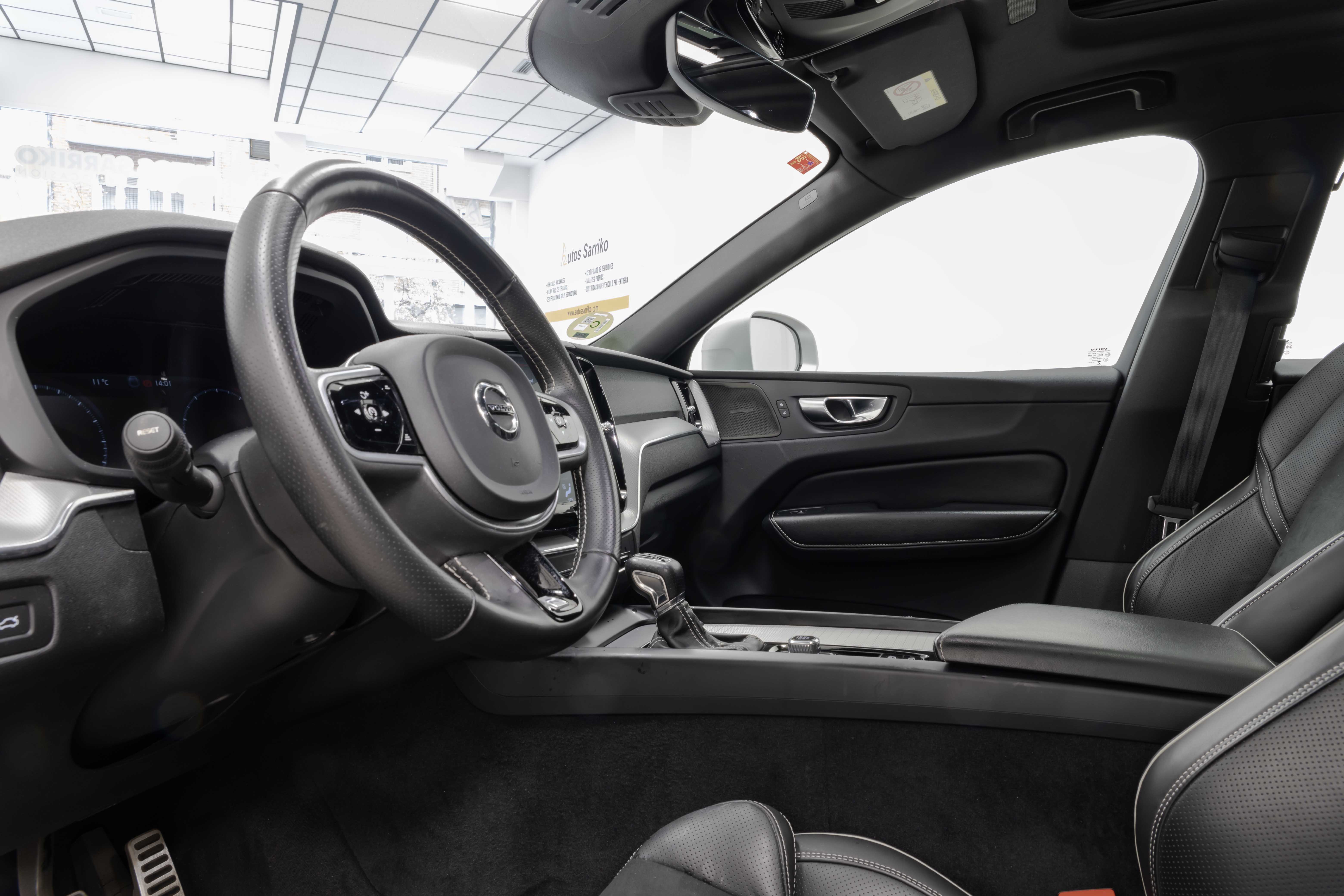 Volvo XC 60 ocasion T-5 2.0 250 Cv AWD R-Desing AT8