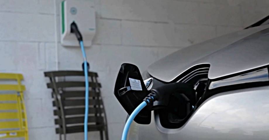Cargar un coche eléctrico en casa ¿ Cuánto cuesta ?